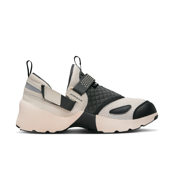 Jordan Trunner Lx Light Orewood Brown Women's - View 3
