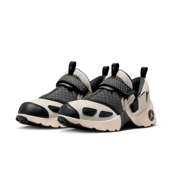 Jordan Trunner Lx Light Orewood Brown Women's - View 5