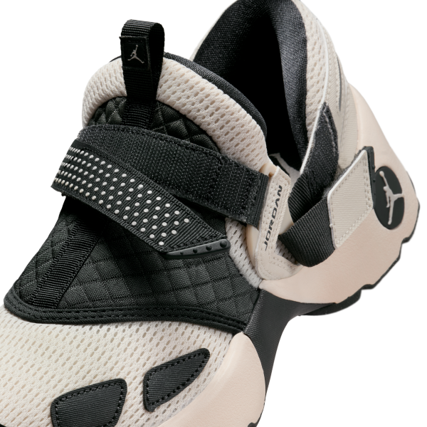 Jordan Trunner Lx Light Orewood Brown Women's - View 7