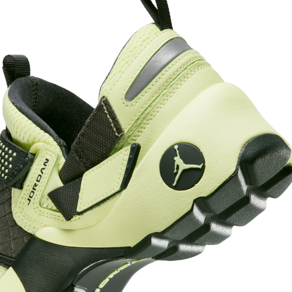 Jordan Trunner Lx Luminous Green Women's - View 8