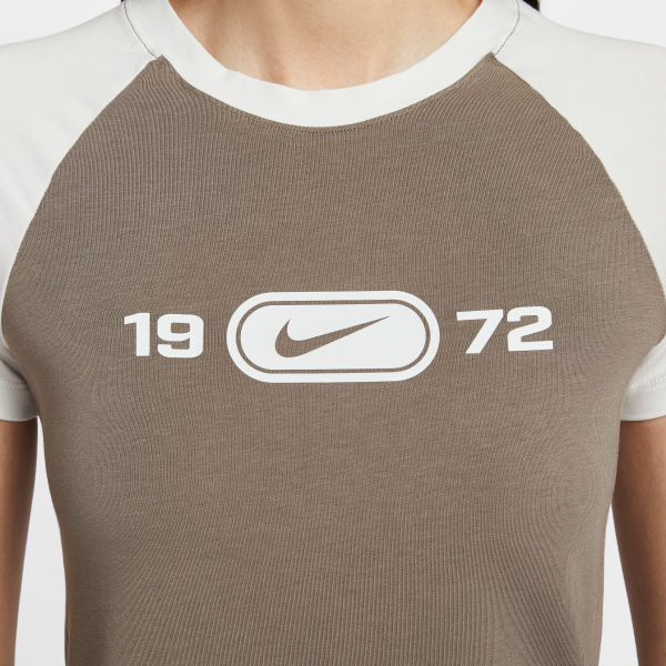 Nike Sportswear Chill Knit Women's Slim Graphic T-Shirt - View 4