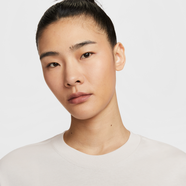 Nike T Shirts Women's White Crew Neck Moderate - View 3