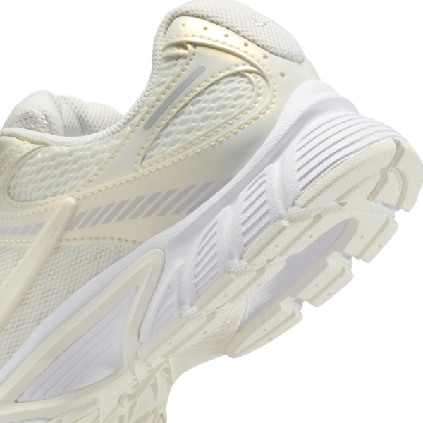 Nike V5 RNR Low top Casual City Commuting Running Shoes Women's Ecru - View 8