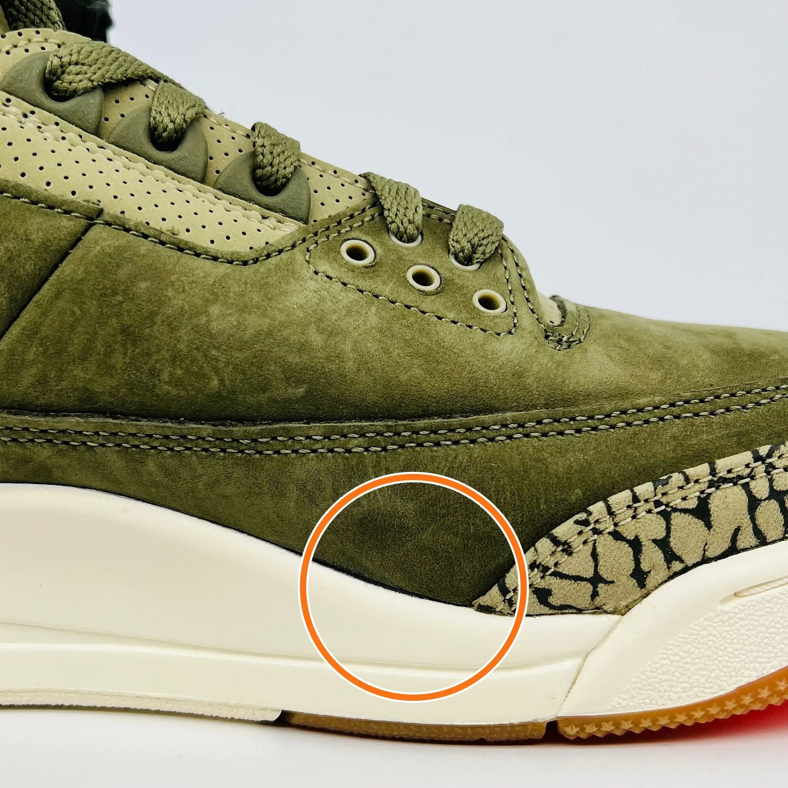 左腳・膠水漬